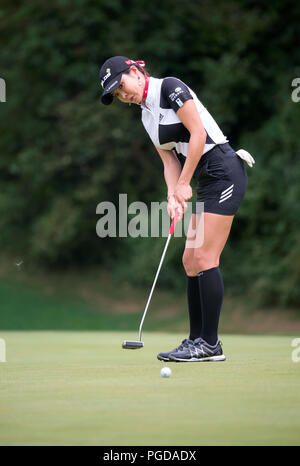 Jeongseon, est de Séoul, Corée du Sud. Août 23, 2018. Shin-Ae Ahn (KOR) Golf : Shin-Ae Ahn, de la Corée du Sud les putts sur le green 4e au cours de la première ronde de haut KLPGA1 Resort Chers Ouvrir dans le haut 20181 Country Club à Jeongseon, est de Séoul, Corée du Sud . Credit : Lee Jae-Won/AFLO/Alamy Live News Banque D'Images