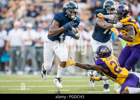 Houston, USA. 25 août 2018. Les hiboux de riz d'utiliser de nouveau Austin Walter (2) exécute pour un touché au cours du 1er trimestre d'un NCAA football match entre la Prairie View A & M Panthers et les hiboux du Riz Riz au Stadium de Houston, TX. Le riz a gagné le match 31 à 28.Trask Smith/CSM Crédit : Cal Sport Media/Alamy Live News Banque D'Images