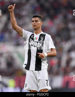Turin, Italie. Août 25, 2018. Des gestes de la Juventus Cristiano Ronaldo au cours de la Serie A italienne match de football entre la Juventus et la Lazio à Turin, Italie, le 25 août 2018. La Juventus a gagné 2-0. Credit : Alberto Lingria/Xinhua/Alamy Live News Banque D'Images