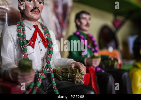 Autel en l'honneur de Jesús Malverde qui est vénéré comme Saint qui attire chaque jour des centaines de disciples à sa chapelle de Culiacan Sinaloa. Iglecia, Banque D'Images