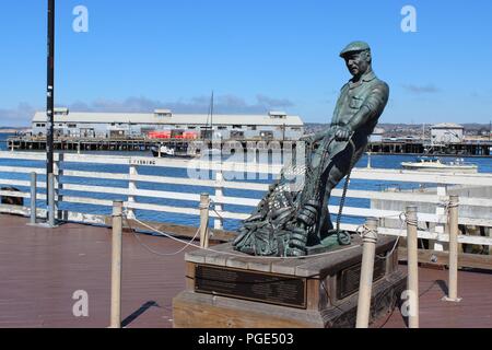 Le pêcheur par l'artiste Jesse sur à Milford Old Fisherman's Wharf, Monterey, Californie, États-Unis Banque D'Images