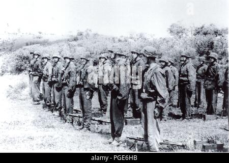 Deuxième Guerre mondiale / Koursk, Waffen SS troupes de LSSAH en camouflage avec mitrailleuses sur le front russe 1943 Banque D'Images