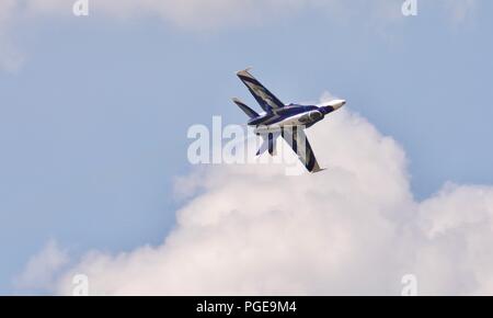 Royal Canadian Air Force à l'exécution de CF-18 Hornet RIAT 2018 avec un schéma de peinture impressionnante commémorant 60 ans du NORAD Banque D'Images