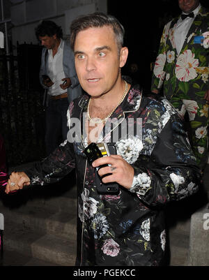 Robbie Williams et sa femme Ayda Field profitez d'une soirée au club privé de Annabel à Mayfair. Le facteur X de juges juste avant minuit. En vedette : Robbie Williams, Ayda Field Où : London, Royaume-Uni Quand : 25 juillet 2018 Source : WENN.com Alexander/va Banque D'Images