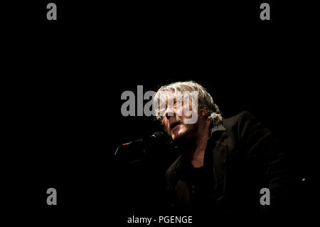 Concert de la chanteuse de rock belge Arno célébrant son 65e anniversaire dans sa ville de naissance Oostende (Ostende, 22/05/2014) Banque D'Images