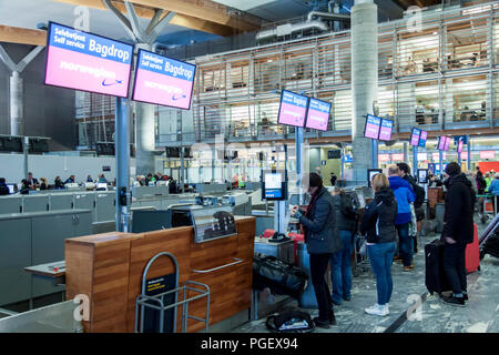 OSLO GARDERMOEN, NORVÈGE - 2 novembre:intérieur de l'Aéroport International de Gardermoen Oslo le 2 novembre 2014 à Oslo. L'aéroport a plus grand voyageur Banque D'Images