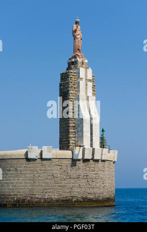 Jésus Christus statue à l'entrée du port de Tarifa, Sagrado Corazon de Jésus, Jésus Christ statue, Costa de la Luz, Andalousie, espagne. Banque D'Images