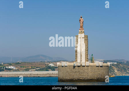 Jésus Christus statue à l'entrée du port de Tarifa, Sagrado Corazon de Jésus, Jésus Christ statue, Costa de la Luz, Andalousie, espagne. Banque D'Images