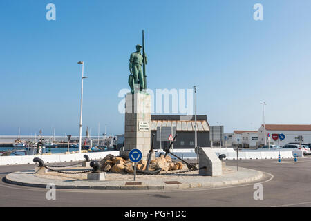 Statue de pêcheur à l'entrée du port de pêche, Tarifa, Costa de la Luz, Andalousie, espagne. Banque D'Images