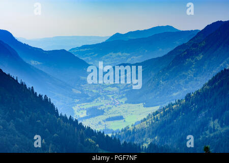 Bad Hindelang : valley Hintersteiner Tal, vue montagne Grünten, Schwaben, Allgäu, souabe, Bayern, Bavière, Allemagne Banque D'Images