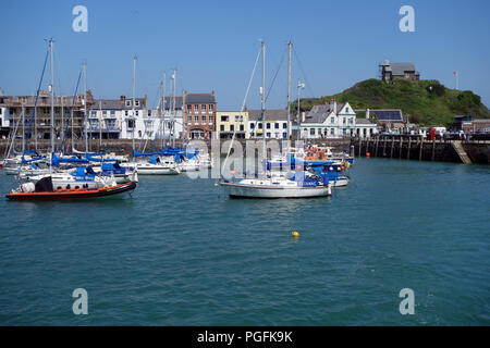 Bateaux à Ilfracombe Harbour sur le chemin côtier du sud-ouest, Devon, Angleterre, Royaume-Uni. Banque D'Images