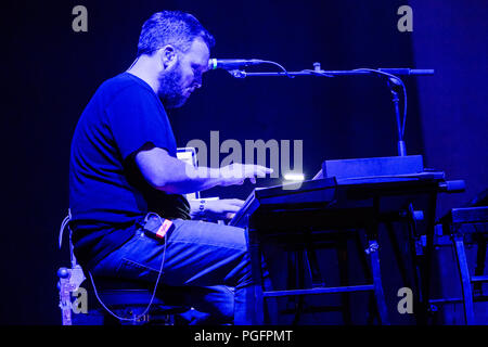 Turin Italie. 25 août 2018. Le groupe écossais MOGWAI effectue sur scène à Spazio 211 au cours de l'huis 'Festival' Crédit : Rodolfo Sassano/Alamy Live News Banque D'Images