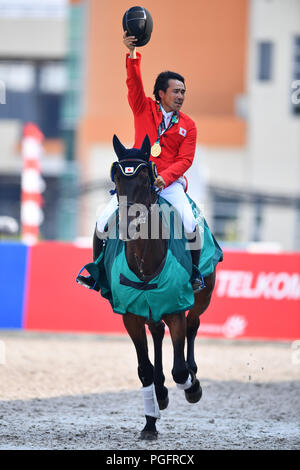 Jakarta, Indonésie. Credit : MATSUO. Août 26, 2018. Yoshiaki Oiwa (JPN) Equitation : Concours Complet victoire individuelle cérémonie au Parc équestre international de Jakarta au cours de la 2018 Jeux Asiatiques Palembang Jakarta à Jakarta, Indonésie. Credit : MATSUO .K/AFLO SPORT/Alamy Live News Banque D'Images