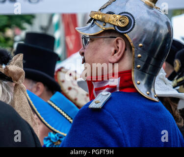 Allemagne, Berlin, Allemagne. 25 août 2018. 25 août 2018. Nikolai Festival, festival historique Nikolaifestpiele, relate l'histoire de Berlin dans le rococo de l'ère industrielle. Le cinquième Festival Nikolai entretient avec la musique de rue, pièces de théâtre et poésie et personnes portant robe période visiter le quartier Nikolai. La place du marché historique a de nombreux stands présentant l'artisanat traditionnel et des marchandises. Credit : Eden Breitz/Alamy Live News Crédit : Eden Breitz/Alamy Live News Banque D'Images
