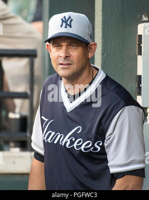 Baltimore, États-Unis d'Amérique. Août 24, 2018. New York Yankees manager Aaron Boone (17) dans l'abri avant le match contre les Orioles de Baltimore à l'Oriole Park at Camden Yards de Baltimore, MD, le vendredi, 24 août, 2018. Credit : Ron Sachs/CNP (restriction : NO New York ou le New Jersey Journaux ou journaux dans un rayon de 75 km de la ville de New York) | Conditions de crédit dans le monde entier : dpa/Alamy Live News Banque D'Images