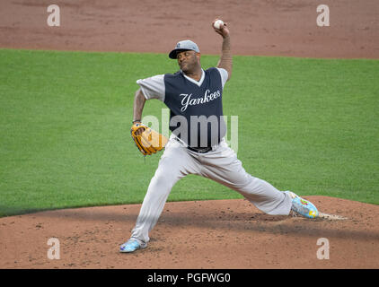 Baltimore, États-Unis d'Amérique. Août 24, 2018. Le lanceur partant des Yankees de New York CC Sabathia (52) travaille dans la première manche contre les Orioles de Baltimore à l'Oriole Park at Camden Yards de Baltimore, MD, le vendredi, 24 août, 2018. Credit : Ron Sachs/CNP (restriction : NO New York ou le New Jersey Journaux ou journaux dans un rayon de 75 km de la ville de New York) | Conditions de crédit dans le monde entier : dpa/Alamy Live News Banque D'Images