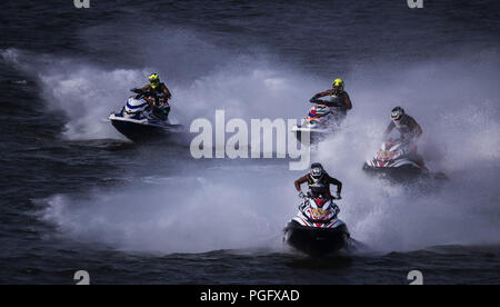 Jakarta, Indonésie. Août 26, 2018. Les joueurs s'affrontent au cours de l'Endurance de Jetski Runabout ouvrir à la 18e Jeux asiatiques à Jakarta, Indonésie, le 26 août 2018. Credit : Fei Maohua/Xinhua/Alamy Live News Banque D'Images