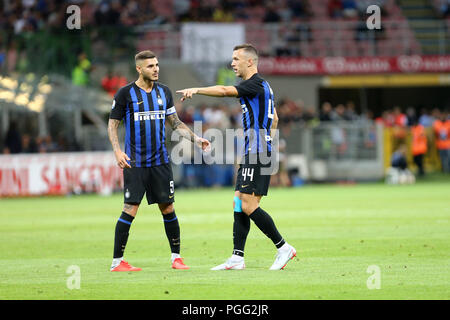 Milan, Italie. 26 août, 2018. Ivan Perisic et Mauro Icardi de l'Internazionale FC en action au cours de la Serie A match entre FC Internazionale et Torino Fc. Crédit : Marco Canoniero/Alamy Live News Banque D'Images