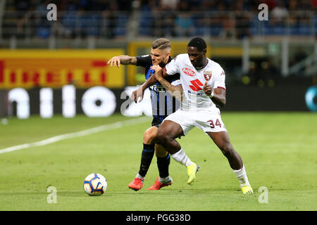 Milano, Italie. 26 août, 2018. Llo Aina de Torino FC et Mauro Icardi de l'Internazionale FC en action au cours de la série d'un match de football entre le FC Internazionale et Torino Fc. Banque D'Images