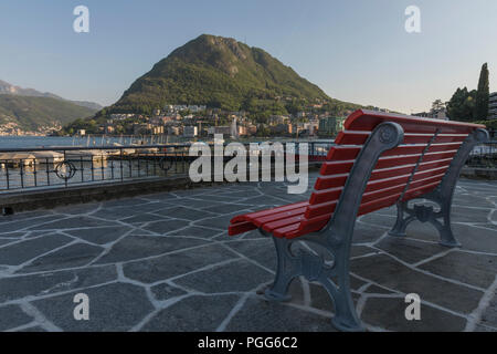 Belle promenade au bord du lac de Lugano, Tessin, Suisse Banque D'Images