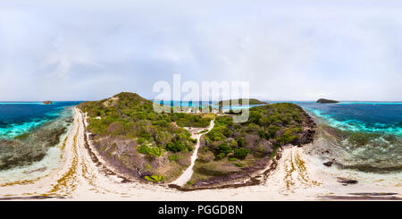 Beau panorama de 360 degrés vue aérienne drone d'îles tropicales et la mer turquoise des Caraïbes de Tobago Cays à St Vincent et Grenadines Banque D'Images