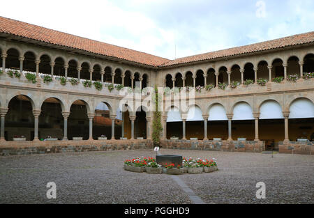 La Cour de Santo Domingo Convent à Qoricancha Site Archéologique, Cusco, Pérou, Amérique du Sud, Site du patrimoine mondial de l'UNESCO Banque D'Images