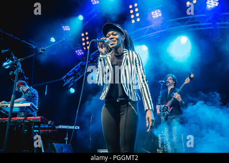 La Suisse, Saint-Gall - le 13 juillet 2018. Le chanteur et compositeur suisse Alina Amuri effectue un concert live au cours de la fête Suisse Kulturfestival Saint-gall en 2018. (Photo crédit : Gonzales Photo - Tilman Jentzsch). Banque D'Images