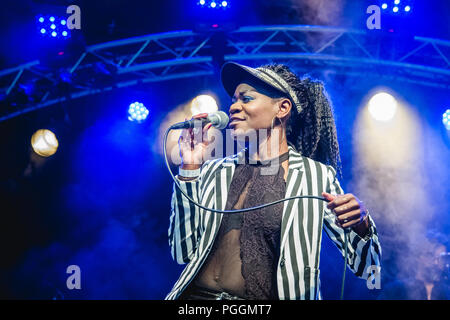 La Suisse, Saint-Gall - le 13 juillet 2018. Le chanteur et compositeur suisse Alina Amuri effectue un concert live au cours de la fête Suisse Kulturfestival Saint-gall en 2018. (Photo crédit : Gonzales Photo - Tilman Jentzsch). Banque D'Images