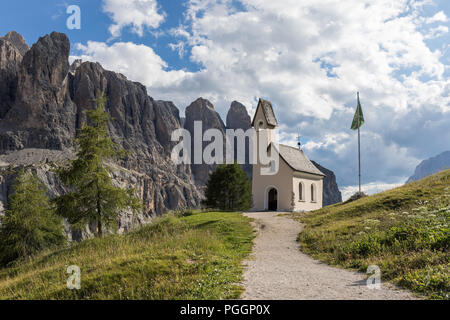 Gardena Pass chapelle, dédiée à Saint Maurice, Dolomites, Tyrol du Sud, Italie Banque D'Images