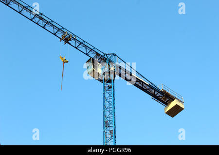 Grande grue sur le chantier de construction Banque D'Images