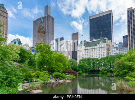 Les personnes qui désirent visiter Central Park à New York Banque D'Images