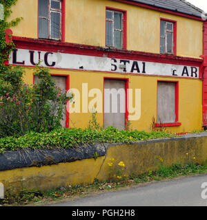 Lucky Star Bar, (maintenant) à l'abandon, le Kilronan, l'Inishmore, Îles d'Aran. Banque D'Images