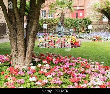 Statue de Linda McCartney dans le Linda McCartney Memorial Garden, Campbeltown, Kintyre, Ecosse, Royaume-Uni Banque D'Images