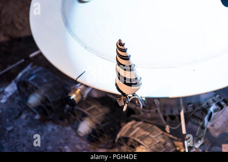 Les lecteurs d'astronaute Rover. Détail de Smart moon rover effectue des travaux de recherche sur la lune Banque D'Images