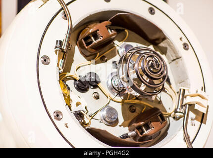 Les lecteurs d'astronaute Rover. Détail de Smart moon rover effectue des travaux de recherche sur la lune Banque D'Images