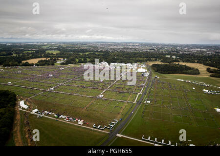 Une vue aérienne de la foule au Phoenix Park de Dublin en tant que Pape Francis assiste à la messe de clôture à la Rencontre Mondiale des Familles, dans le cadre de sa visite en Irlande. Banque D'Images