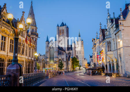 Gand, Belgique - 20 juin 2018 - rue de la vieille ville vue de nuit Banque D'Images