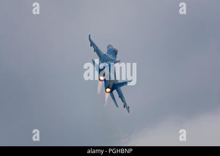 Une impressionnante démonstration de puissance de l'aviation et la manoeuvrabilité de l'Armée de l'air ukrainienne Sukhoi Su-27 chasseur de supériorité aérienne au RIAT Banque D'Images