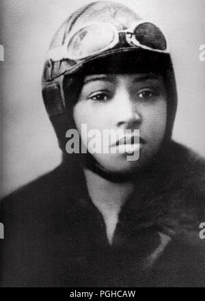Bessie Coleman (1892 - 1926) American civil aviator, la première femme d'origine afro-américaine et la première de descendance amérindienne, d'organiser une licence de pilote Banque D'Images