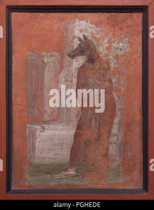 Prêtresse porte le masque d'Anubis représenté dans la fresque romaine de l'ekklesiasterion du Temple d'Isis (Tempio di Iside) à Pompéi, aujourd'hui exposées dans le Musée Archéologique National (Museo Archeologico Nazionale di Napoli) à Naples, Campanie, Italie. Banque D'Images