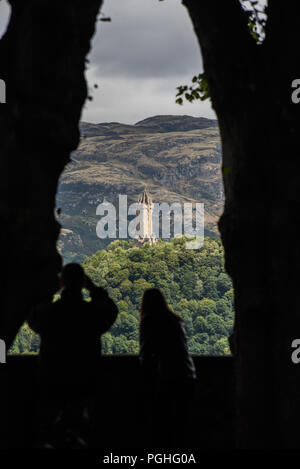 Vue sur Ville de Stirling avec Wallace Monument à Stirlingshire, Ecosse en arrière Banque D'Images