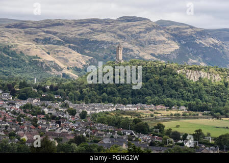 Vue sur Ville de Stirling avec Wallace Monument à Stirlingshire, Ecosse en arrière Banque D'Images