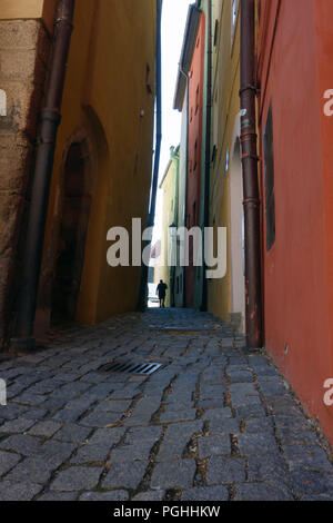 Ruelle étroite entre les maisons médiévales Spalicek en Cheb (Eger) en République Tchèque Banque D'Images