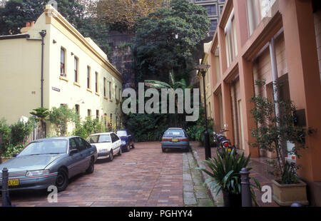 Terrasse, Playfairs à 1-7 Atherden Street (la rue la plus courte de Sydney) est une rangée continue de terrasses victoriennes (b1881) dans les roches. Nouvelle Galles du Sud. Banque D'Images