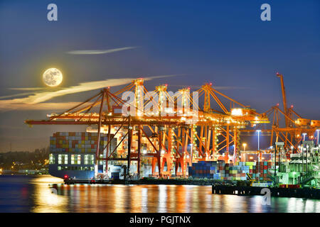 Terminal portuaire à conteneurs à Vancouver BC, Canada. Banque D'Images