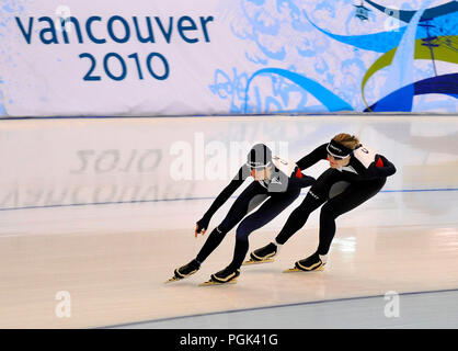 Vancouver, Canada. Feb 11, 2010. ***PHOTO D***, patineuse de vitesse tchèque Karolina Erbanova (droite), médaillée de bronze aux Jeux Olympiques de Pyeongchang, a décidé de mettre fin à sa carrière à l'âge de 25 ans, elle a dit à CTK, le 27 août 2018. *** Légende originale : République tchèque Martina Sablikova speedskaters (à gauche) et Karolina Erbanova (à droite) au cours de leur formation à Vancouver, le 11 février 2010. Photo : CTK/Vondrous Romain Photo/Alamy Live News Banque D'Images