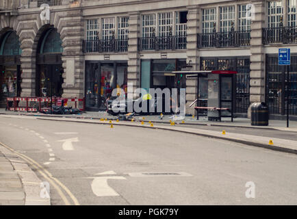 Londres, Royaume-Uni. 27 août 2018. BMW Crash après poursuite policière sur Regent Street, London Crédit : Ray levé/Alamy Live News Banque D'Images