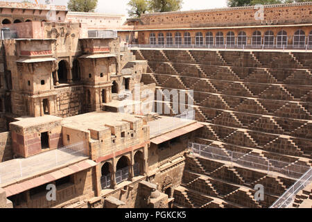 Célèbre monument ancien - Chand Baori cage, village Abhaneri, Rajasthan, Inde Banque D'Images