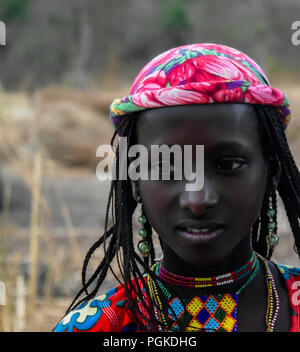 Portrait de Mbororo tatoué aka Wodaabes tribu femme - 01-03-2014 Poli, Cameroun Banque D'Images