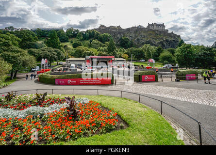 Ross Band Stand dans les jardins de Princes Street à Edimbourg en Ecosse de l'Ouest Royaume-uni étant préparé pour dernier jour du Fringe festival. Banque D'Images